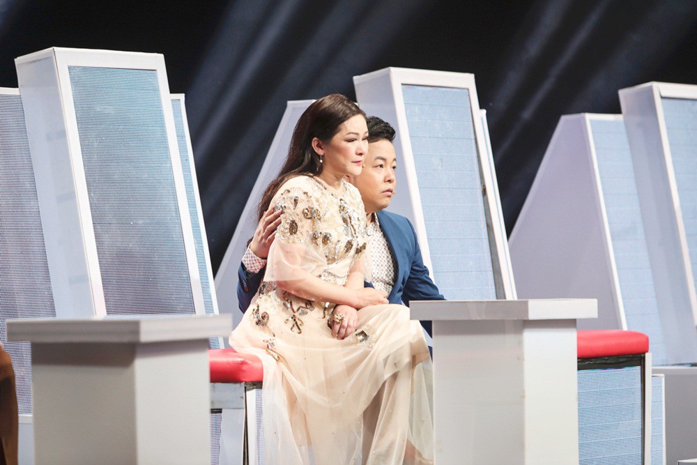 Thần tượng Bolero: Hoa hậu Bolero Như Quỳnh bật khóc nức nở khi phải tự mình loại học trò Thần tượng Bolero: Hoa hậu Bolero Như Quỳnh bật khóc nức nở khi phải tự mình loại học trò